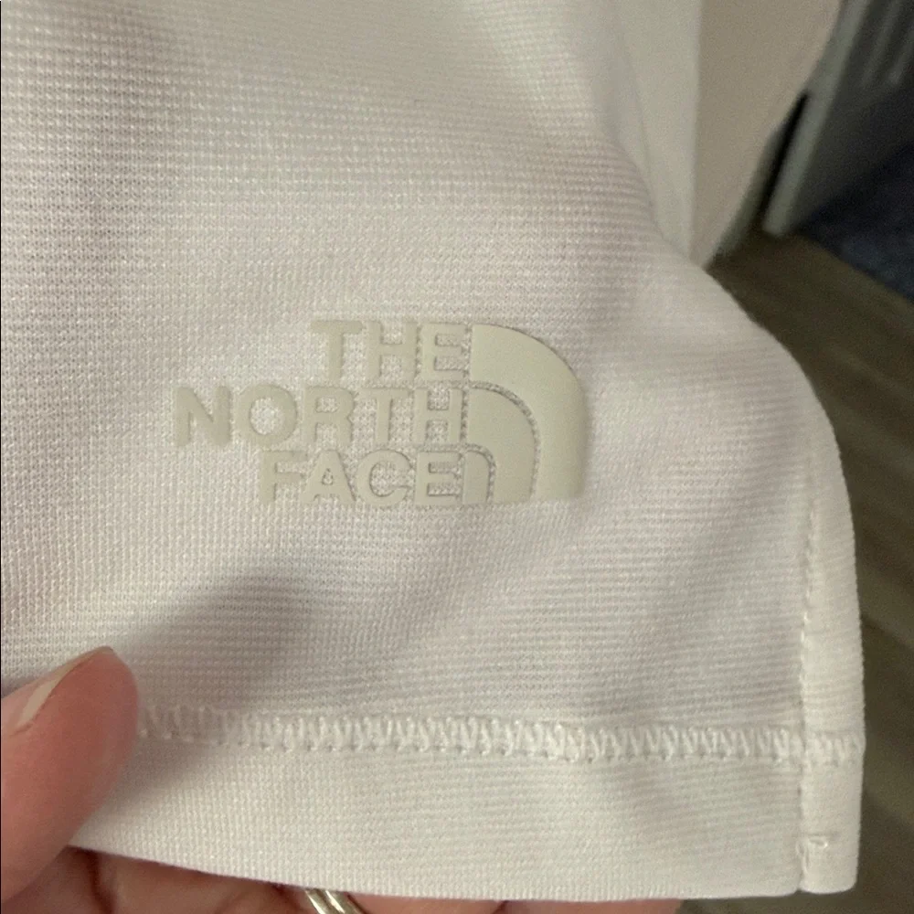 The North Face Women’s Off-White Long Sleeve Tee - Picture 4 of 5